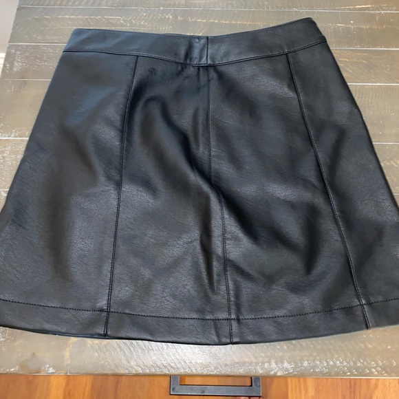 NWOT Forever 21 black faux leather skirt - Picture 1 of 5